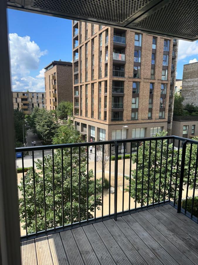 Luxury One Bedroom Apartment Лондон Экстерьер фото