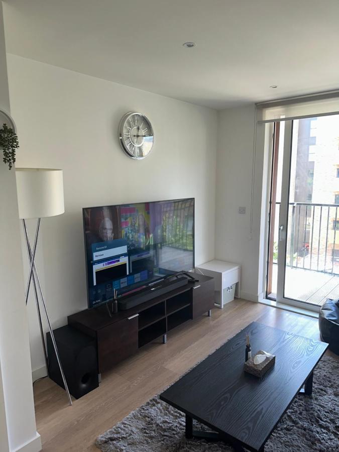 Luxury One Bedroom Apartment Лондон Экстерьер фото